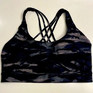 Essential Strappy Sports Bra
Color Dreamy Zebra
SizeMedium-DD